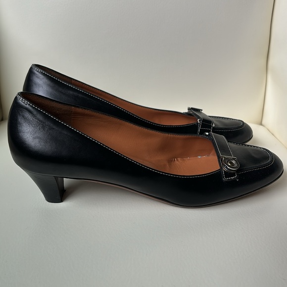 Salvatore Ferragamo Black Leather Pumpd - Picture 6 of 11